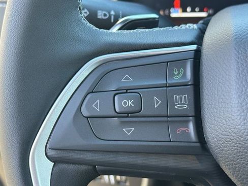 New 2025 Jeep Grand Cherokee Altitude image 21