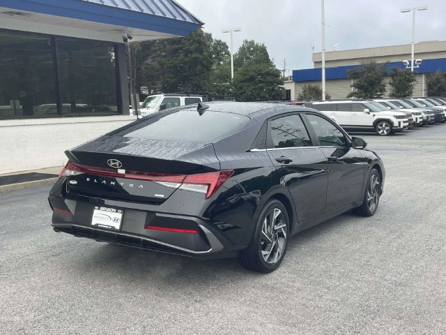 Used 2025 Hyundai Elantra Limited FWD image 7