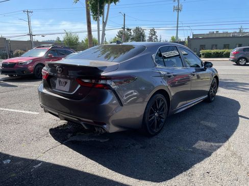 Used 2022 Toyota Camry SE FWD image 5