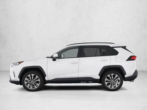 Used 2020 Toyota RAV4 XLE Premium FWD image 4