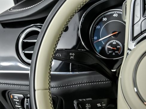 Used 2019 Bentley Bentayga AWD/4WD image 29
