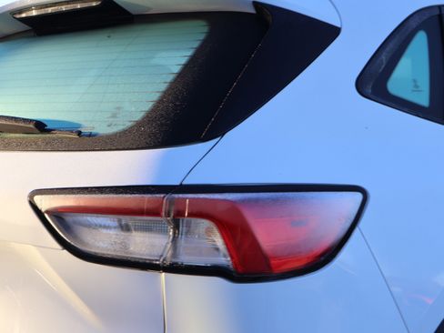 Used 2022 Ford Escape S image 9