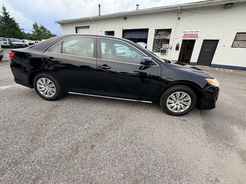 Used 2012 Toyota Camry LE FWD image 19