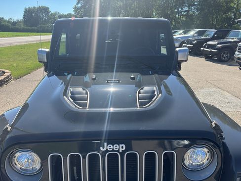 Used 2017 Jeep Wrangler Sahara w/ Quick Order Package 24E Chief AWD/4WD image 4