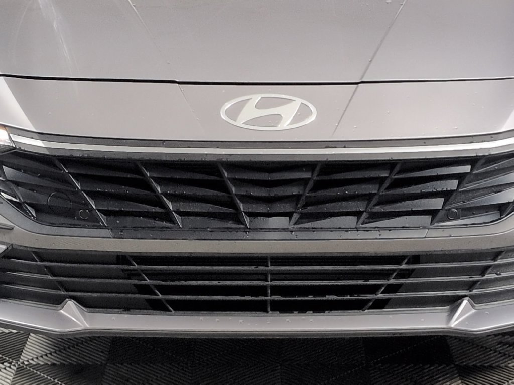 Used 2025 Hyundai Elantra Sport FWD image 4