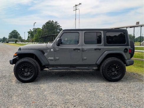 Used 2018 Jeep Wrangler Unlimited Sport S AWD/4WD image 10
