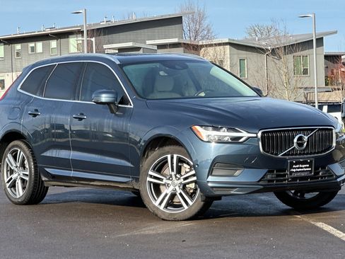 Used 2019 Volvo XC60 T6 Momentum w/ Premium Package image 1