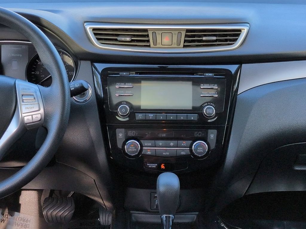 Used 2016 Nissan Rogue SV AWD/4WD image 18