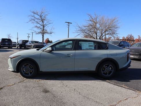 New 2025 Kia K4 LXS image 4