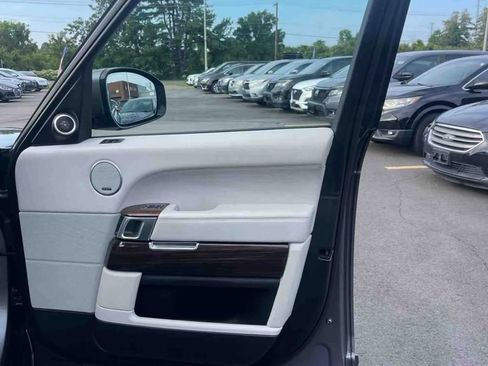 Used 2016 Land Rover Range Rover HSE image 19