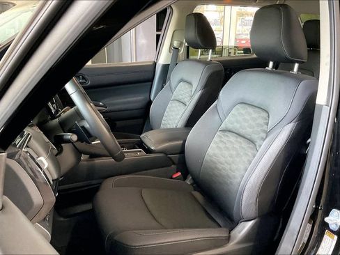 Used 2025 Nissan Pathfinder SV FWD image 3