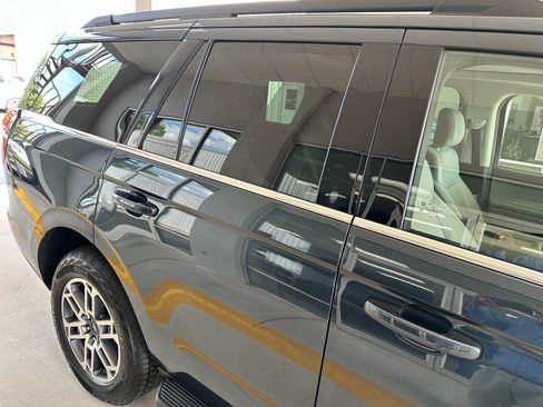 Used 2025 Ford Expedition Active AWD/4WD image 11