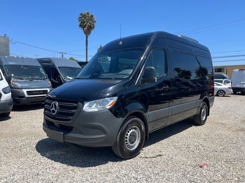 Used 2025 Mercedes-Benz Sprinter 2500 image 1