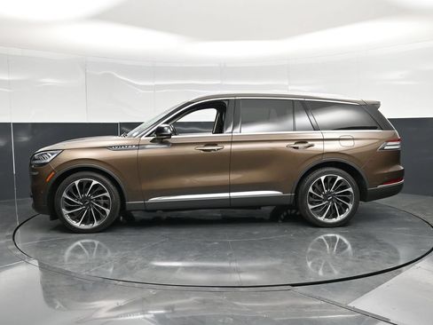 Used 2022 Lincoln Aviator Reserve w/ Equipment Group 201A AWD/4WD image 9