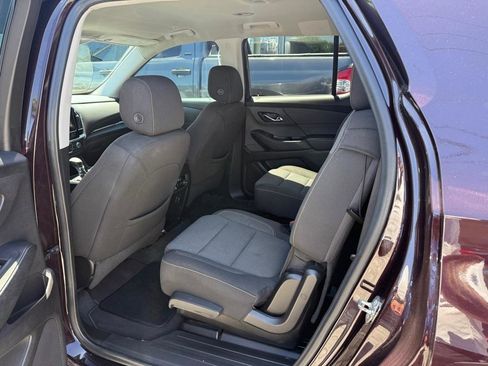 Used 2021 Chevrolet Traverse LT image 31