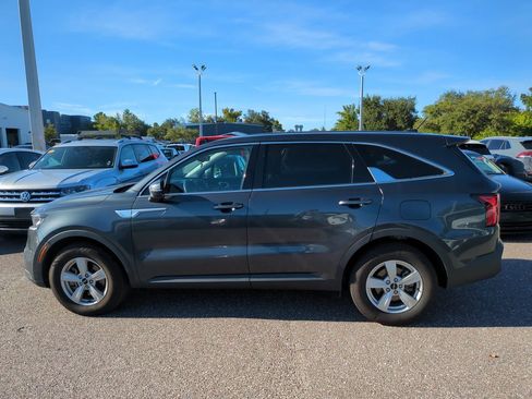 Used 2023 Kia Sorento LX FWD image 2