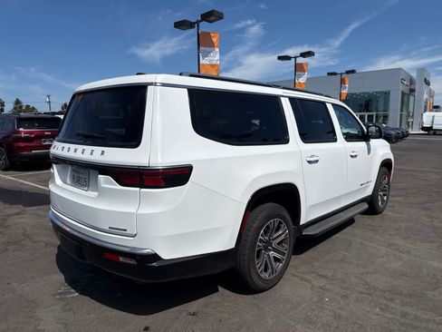 Used 2024 Jeep Wagoneer L Series II RWD image 13