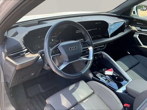 Used 2025 Audi Q5 Premium Plus w/ Premium Plus AWD/4WD image 13