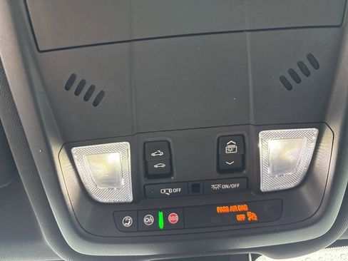 Used 2022 Chevrolet Equinox RS w/ Infotainment Package image 32