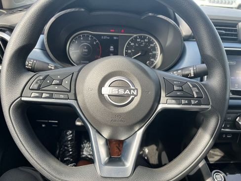 Used 2025 Nissan Versa SV image 28