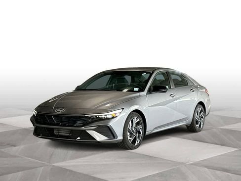Used 2025 Hyundai Elantra Sport FWD image 4