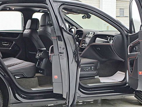 Certified 2017 Bentley Bentayga image 21