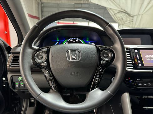 Used 2017 Honda Accord Touring image 17