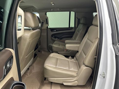 Used 2020 Chevrolet Suburban Premier AWD/4WD image 24