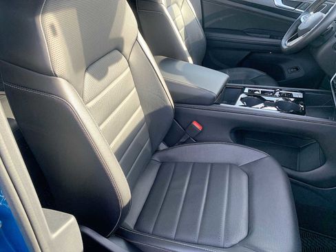 Used 2024 Volkswagen Atlas Cross Sport SEL image 28