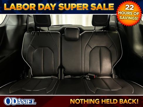 Used 2025 Chrysler Pacifica Limited FWD image 23
