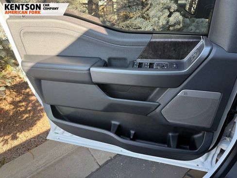 Used 2025 Ford F250 Lariat w/ Black Appearance Package image 22