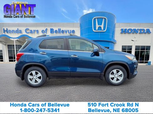 Used 2020 Chevrolet Trax LT w/ LT Convenience Package FWD image 9