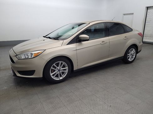 Used 2018 Ford Focus SE image 2