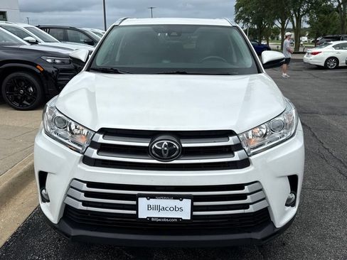 Used 2018 Toyota Highlander XLE AWD/4WD image 9