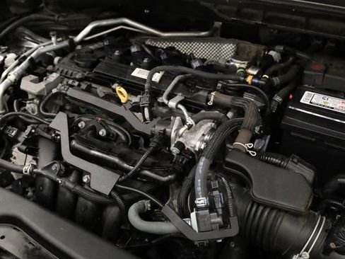 Used 2022 Toyota Corolla Cross LE image 11