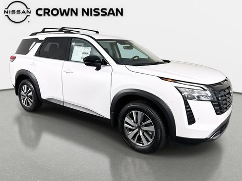 New 2026 Nissan Pathfinder SL image 3