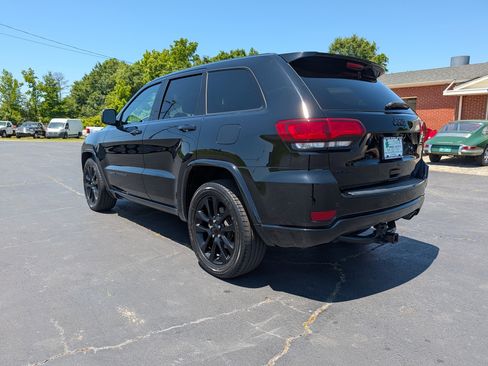 Used 2017 Jeep Grand Cherokee Altitude AWD/4WD image 8
