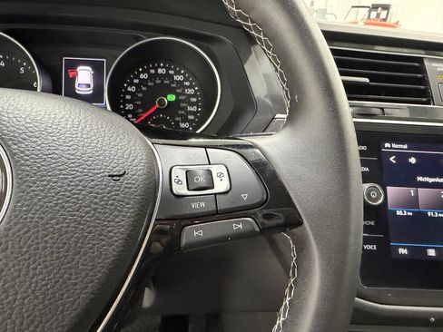 Used 2021 Volkswagen Tiguan SE AWD/4WD image 16