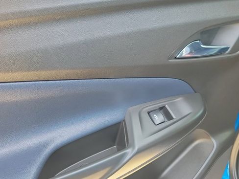 Used 2022 Chevrolet Bolt EUV LT w/ Convenience Package image 9