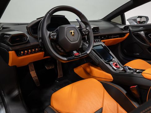 Used 2021 Lamborghini Huracan EVO RWD image 51