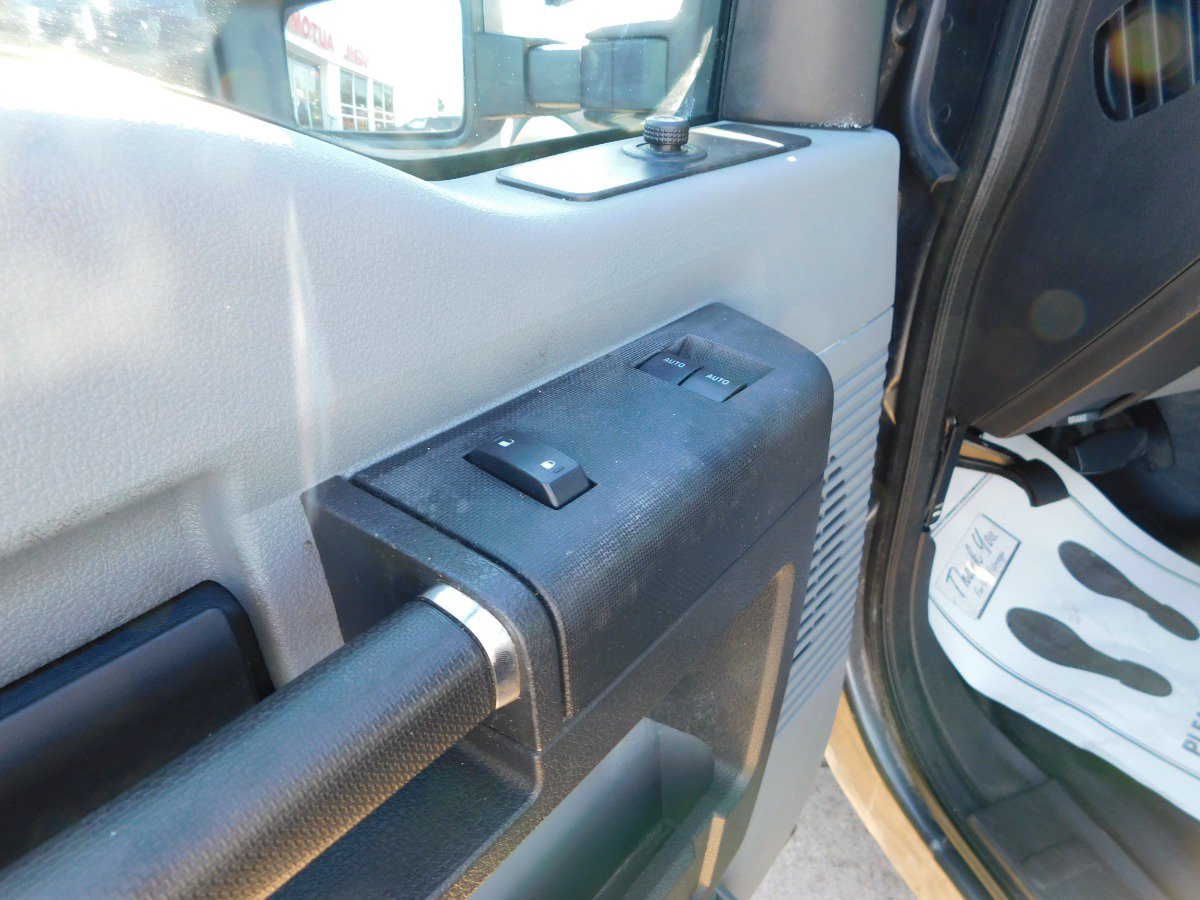 Used 2015 Ford F250 XL w/ Power Equipment Group RWD image 18