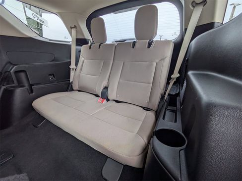 Used 2020 Ford Explorer XLT image 18