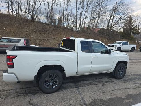 Used 2025 Nissan Frontier SV w/ Tow Package image 7