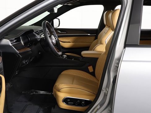 Used 2024 Jeep Grand Cherokee L Summit w/ Advanced Protech Group IV image 32