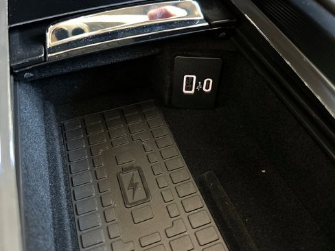 New 2025 Lincoln Corsair Reserve w/ Equipment Group 202A image 28