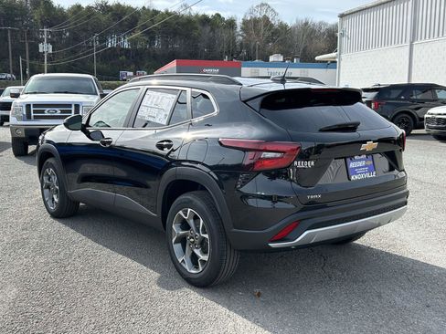 New 2026 Chevrolet Trax LT w/ Driver Confidence Package image 5