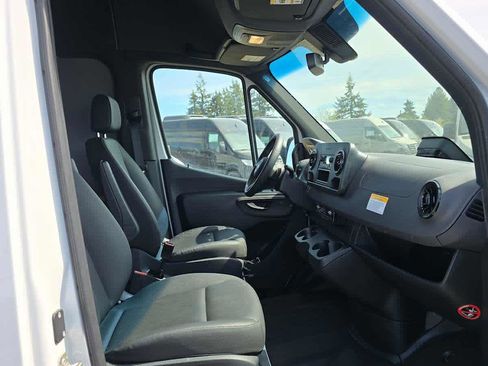 Used 2025 Mercedes-Benz Sprinter 2500 image 11