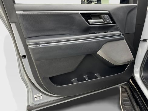 Used 2024 GMC Sierra EV Denali AWD/4WD image 33