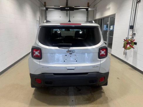 Used 2020 Jeep Renegade Latitude w/ Cold Weather Group AWD/4WD image 4
