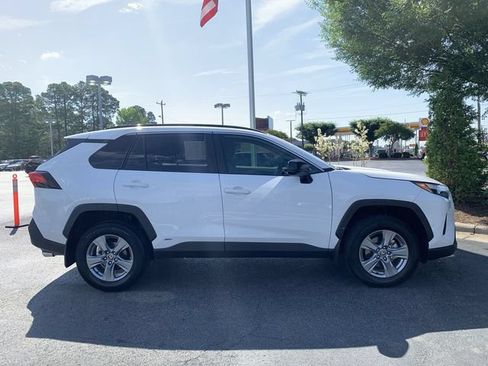 Certified 2025 Toyota RAV4 LE AWD/4WD image 9